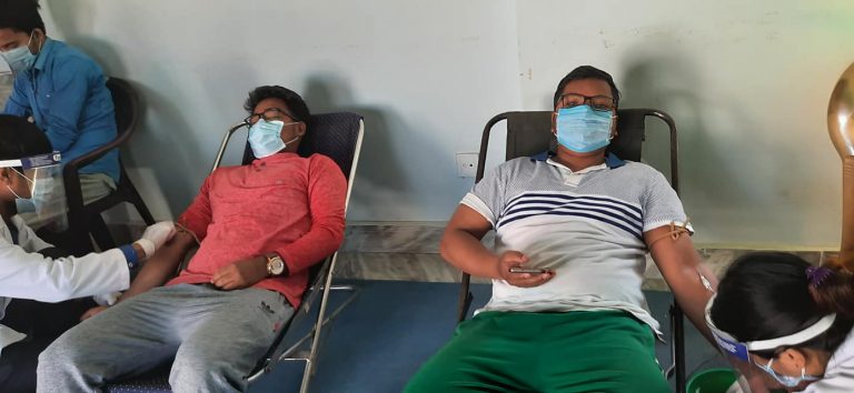 विद्यार्थीहरुले गरे सामुहिक रक्तदान