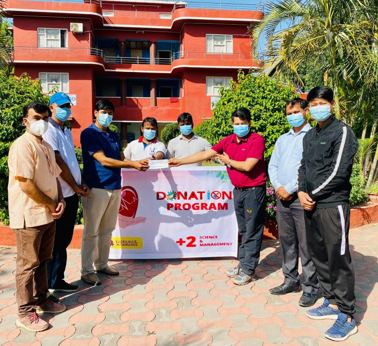 पत्रकार महासंघलाई गुरुकुलको नगद र ज्योति एग्रोको सामग्री सहयोग