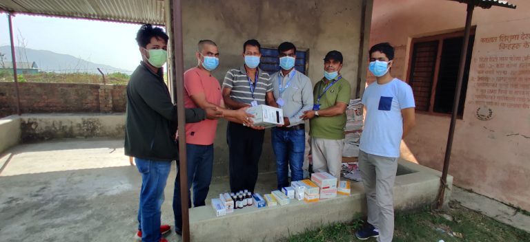 जेसिजको टोली औषधी सहित कोरोना संक्रमितको घरघरमा