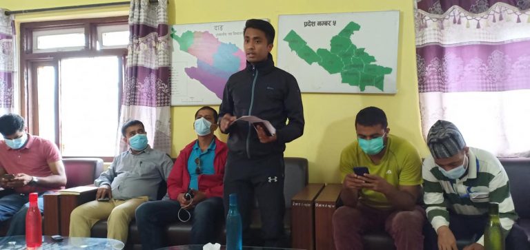 फोरलेन सडकको काम कछुवा गतीमा पनि भएन