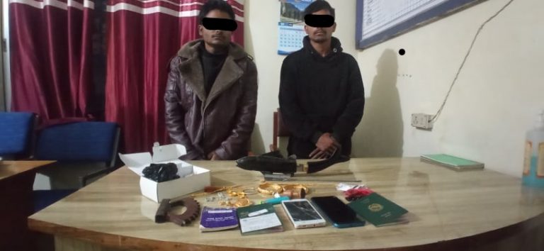 चोरीका सामान सहित दुई जना पक्राउ