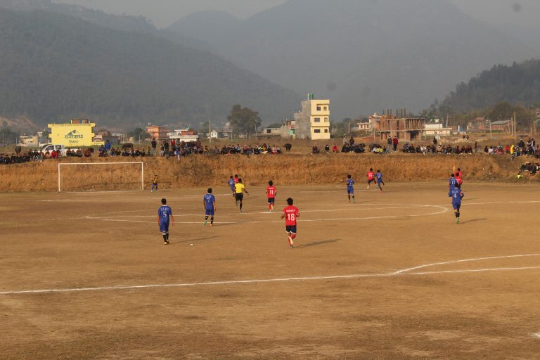 लखन थापाको सँझनामा खेलाइएको फुटवलको उपाधि बडहरा क्बलले हात पार्यो