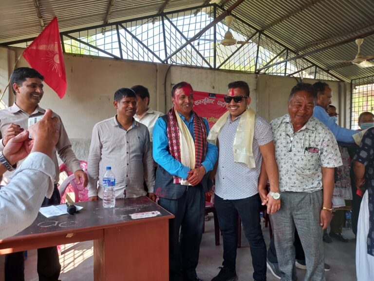 देउखुरीमा एमाले प्रवेशको लहर