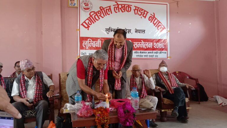 साहित्यकारले राजनीतिक विकृति विरुद्ध खवरदारी जारी राख्नुपर्ने