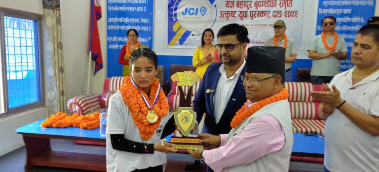जेजिसद्वारा उत्कृष्ठ युवालाई सम्मान