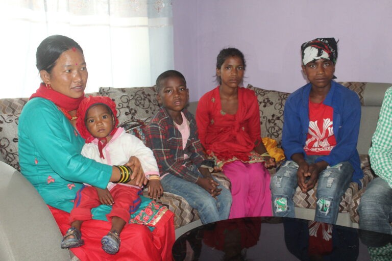 आमा बावु गुमाएका बालबालिकाले पाए नयाँ जीवन