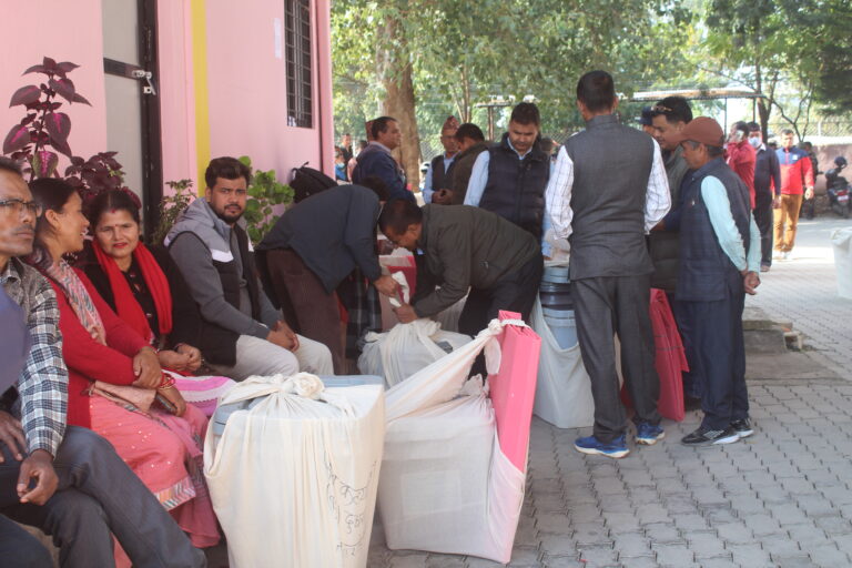 मतदानका लागि अन्तिम तयारीको काम सुरु