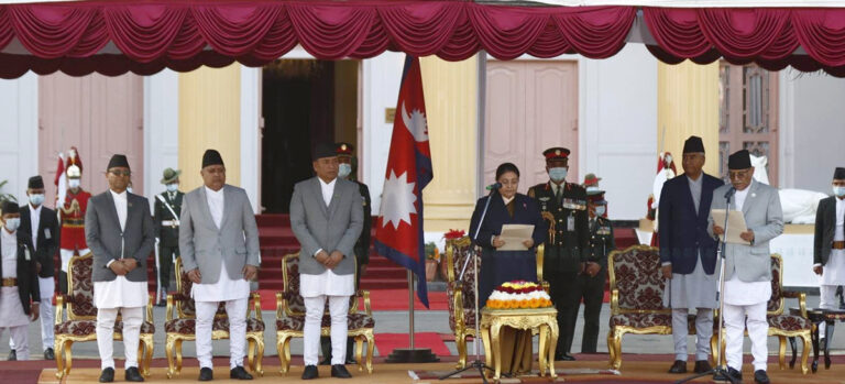 दाहाललाई प्रधानमन्त्रीको सपथ