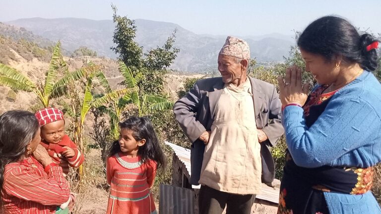 गाउँबस्तीका कुरा सुन्दै घोराहीकी उपमेयर डिसी