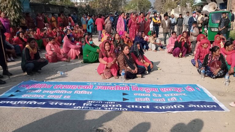 कारोबार बिग्रिएपछि लघुवित्त पीडित सडकमा