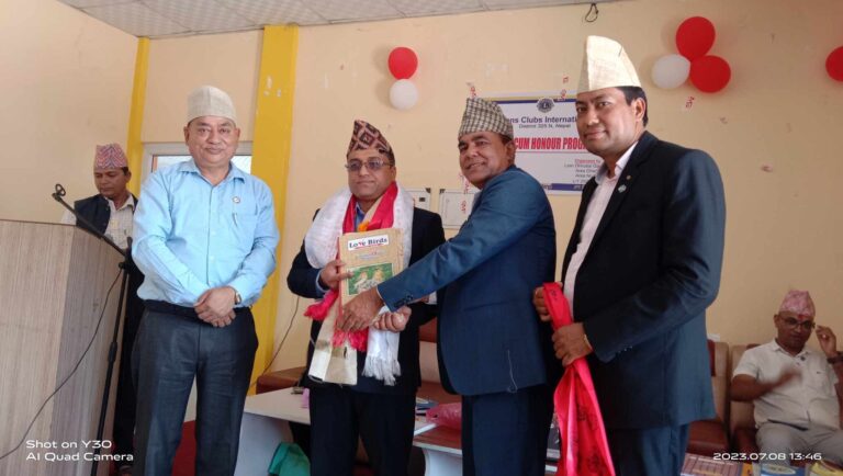 लायन्स क्लव ३२५ एन एरिया २ मा डा. गिरी