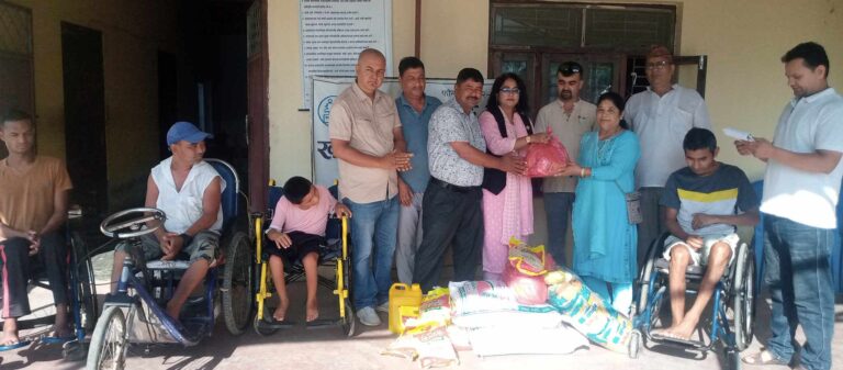 एमाले घोराही–१५ द्वारा अपाङ्गसंघलाई खाद्यान्न सहयोग