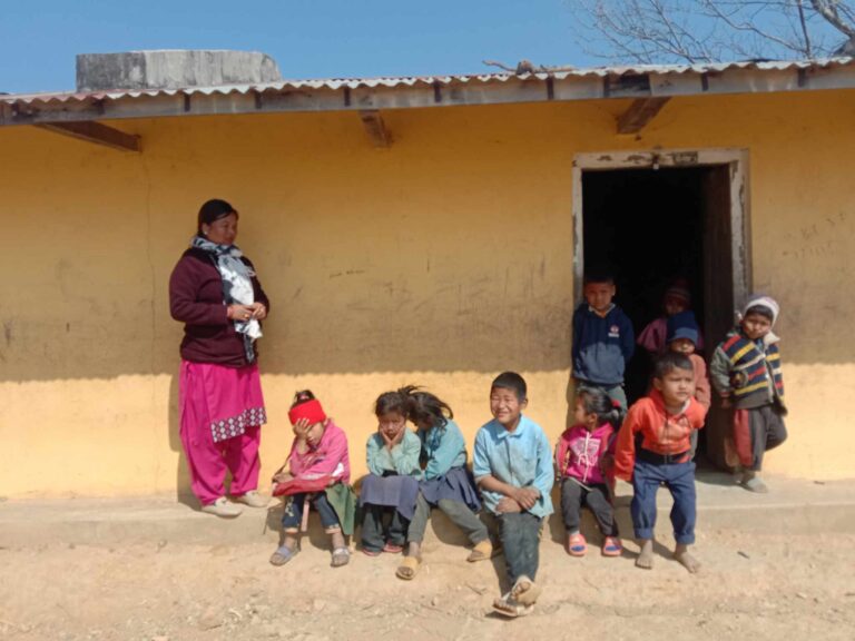 कक्षा पाँचवटा, शिक्षक भने एकजना