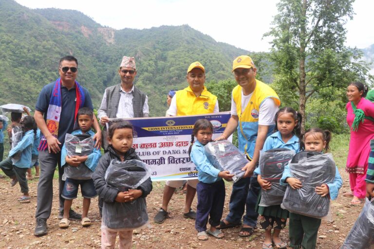 लायन्स क्लब नारायणपुरद्वारा गुरौंका विद्यार्थीलाई सहयोग