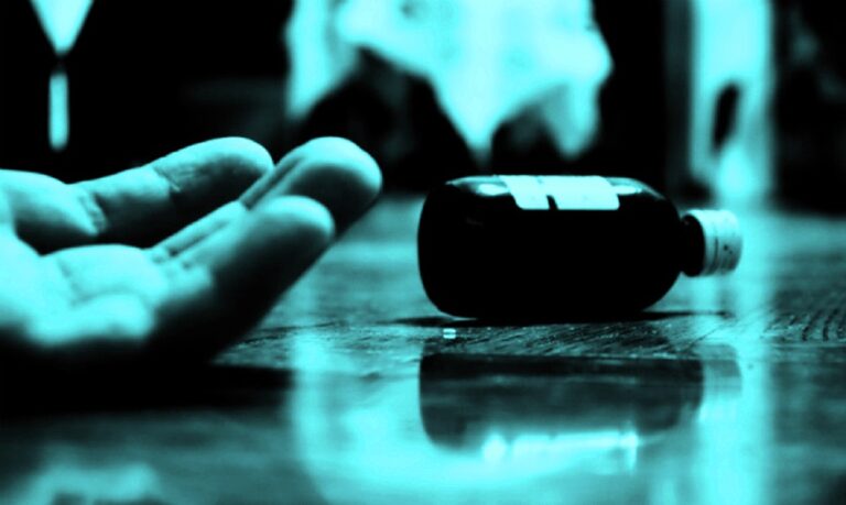 आत्महत्याको ग्राफ बढेको बढ्यै