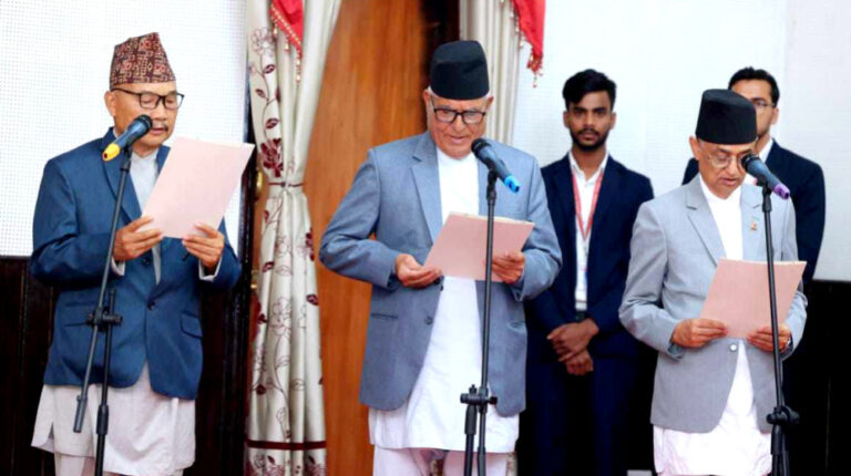 तीन प्रदेश प्रमुखले लिए शपथ