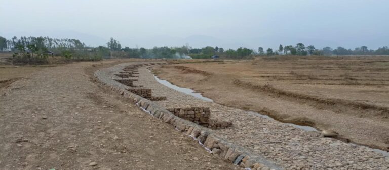 तटबन्धले खोला पसेपछि अदालत धाउँदै स्थानीय