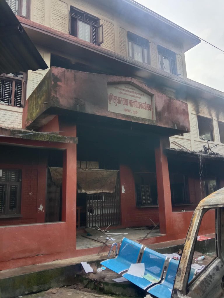 दाङमा करिव दुई सय सवारी साधन र पाँच दर्जन भवन नष्ट